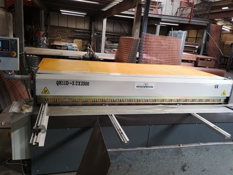 Mechanical guillotine installed in the Midlands.