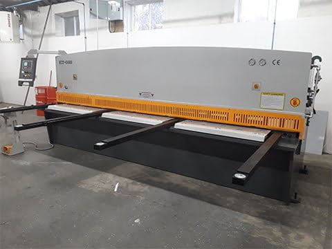 22. 4m 4mm guillotine