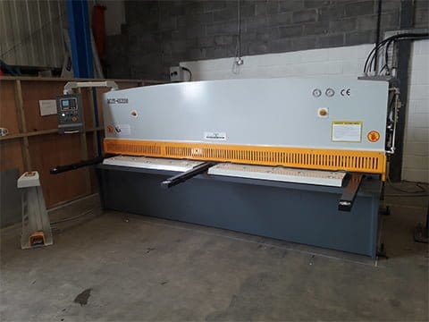 24. 3m 6mm guillotine