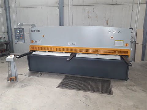 27. 3m 6mm guillotine